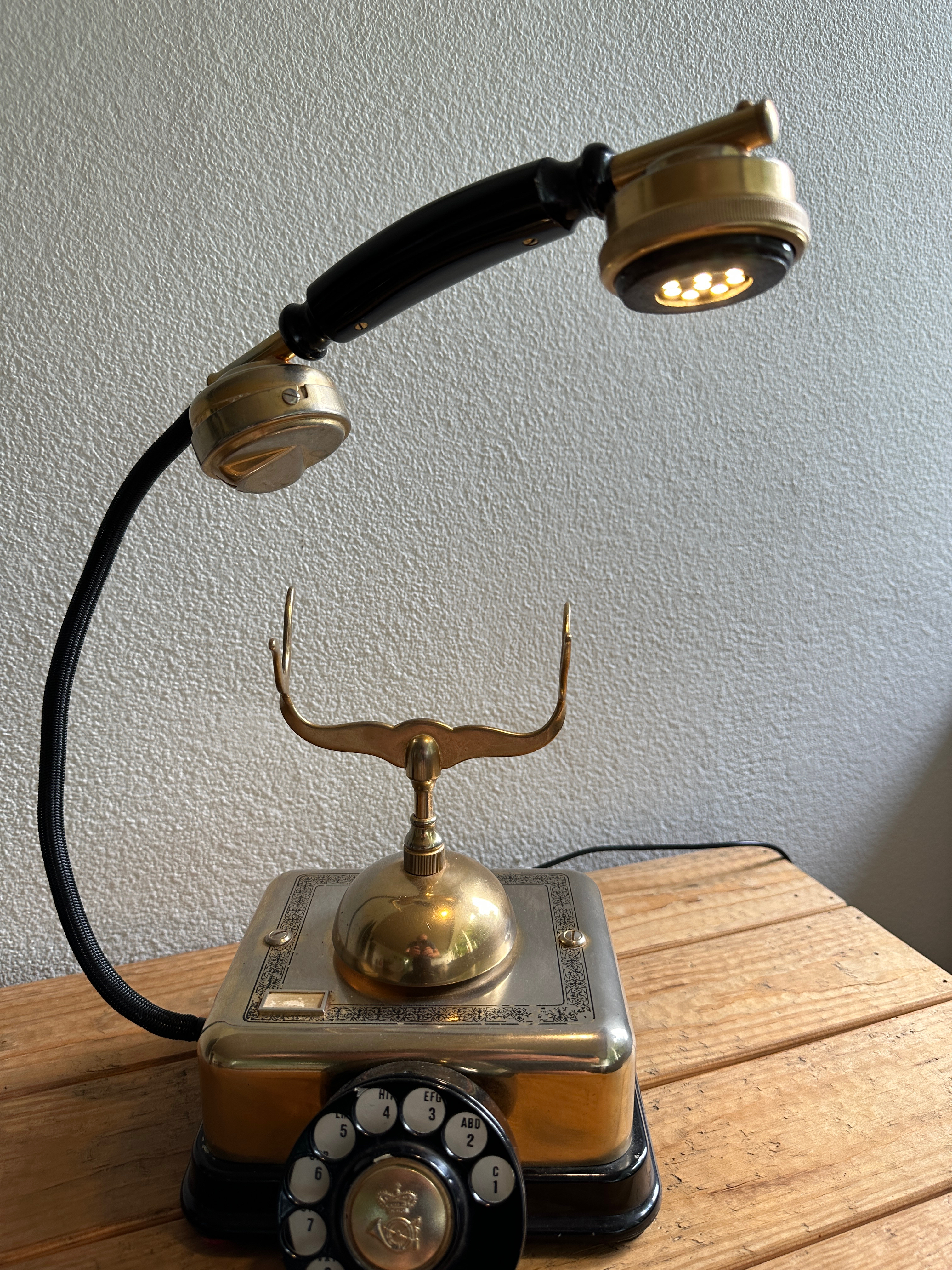 Bordlampe telefon guld