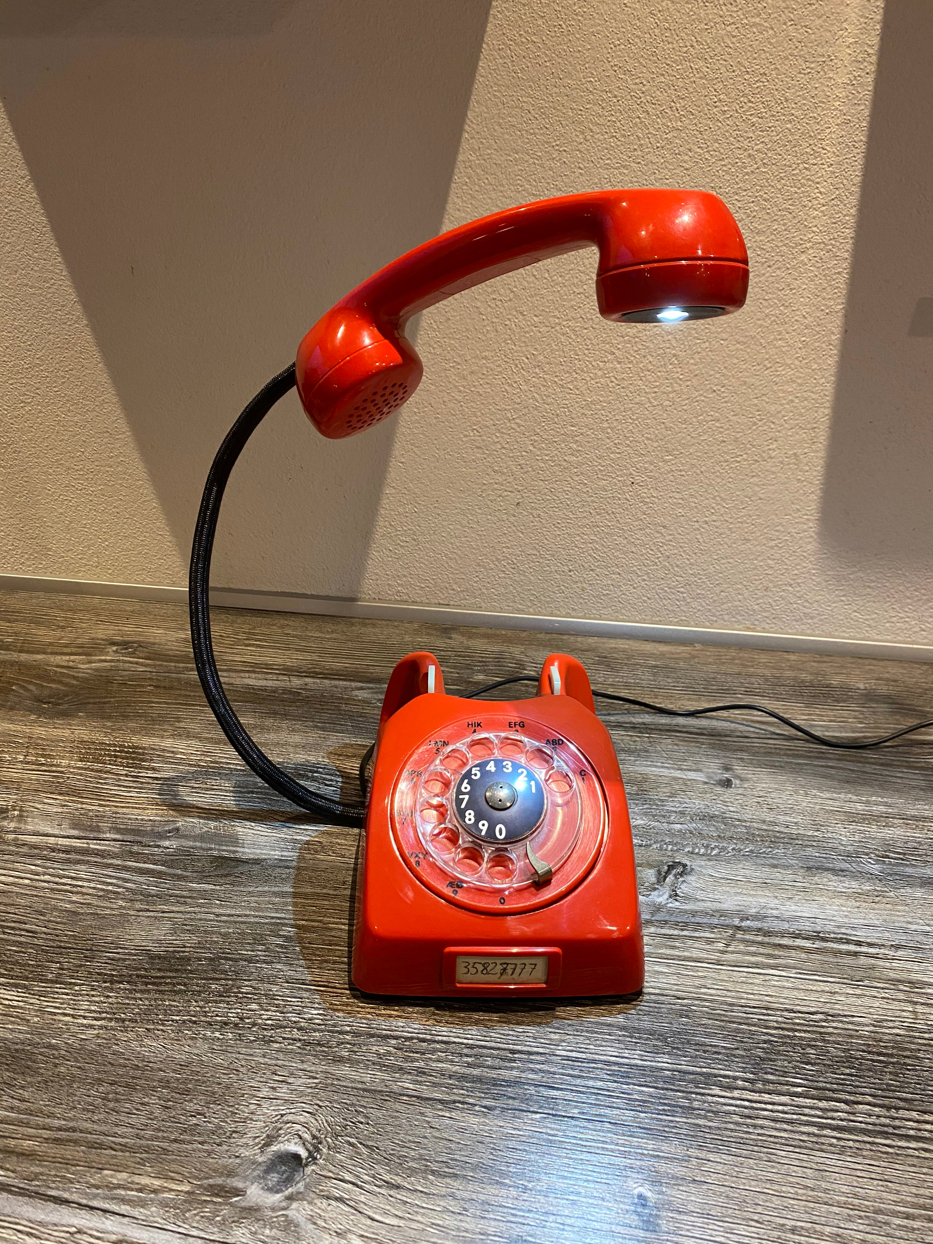 Rød telefon LED bordlampe