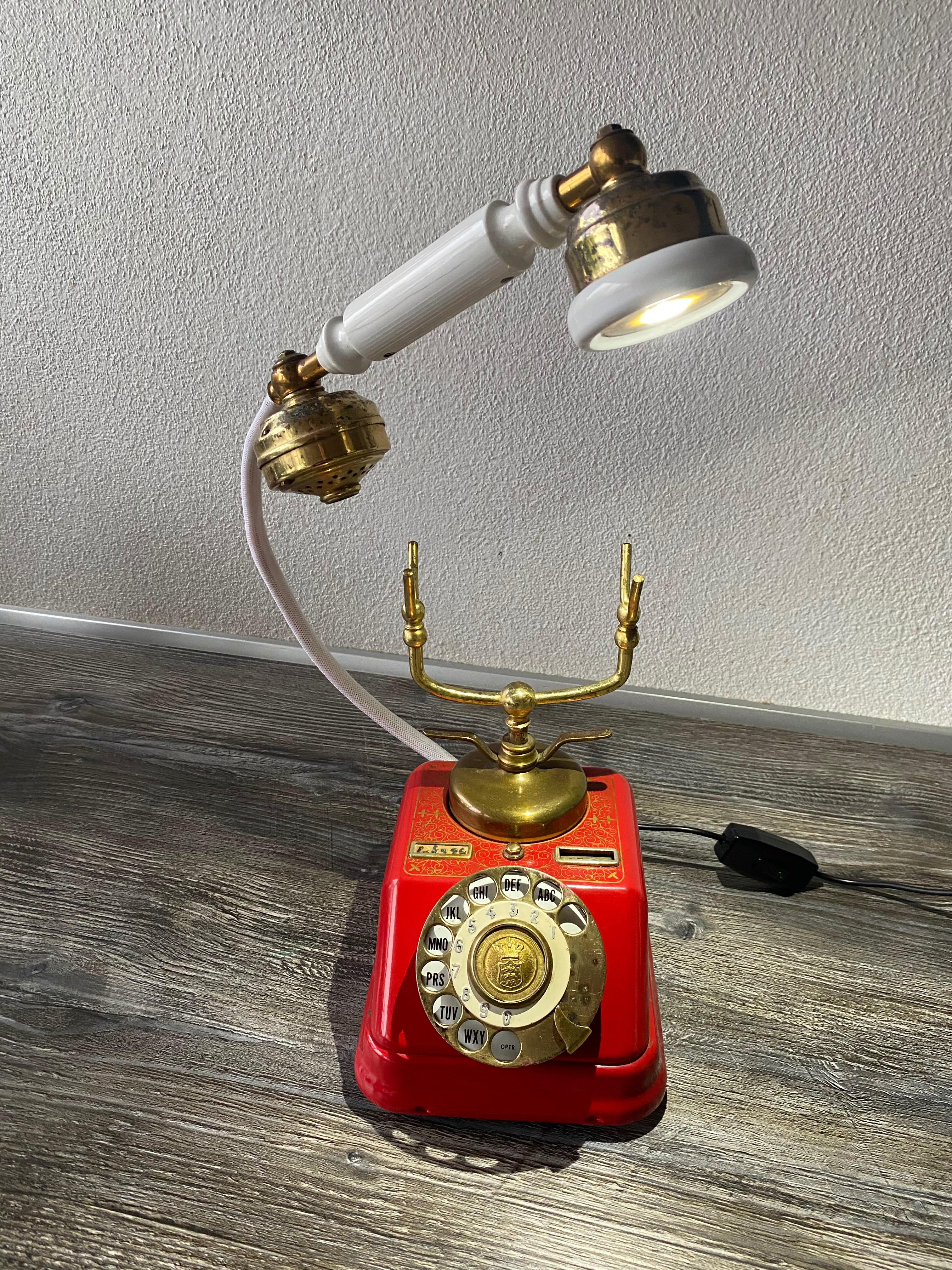 Lampe af fin gammel telefon