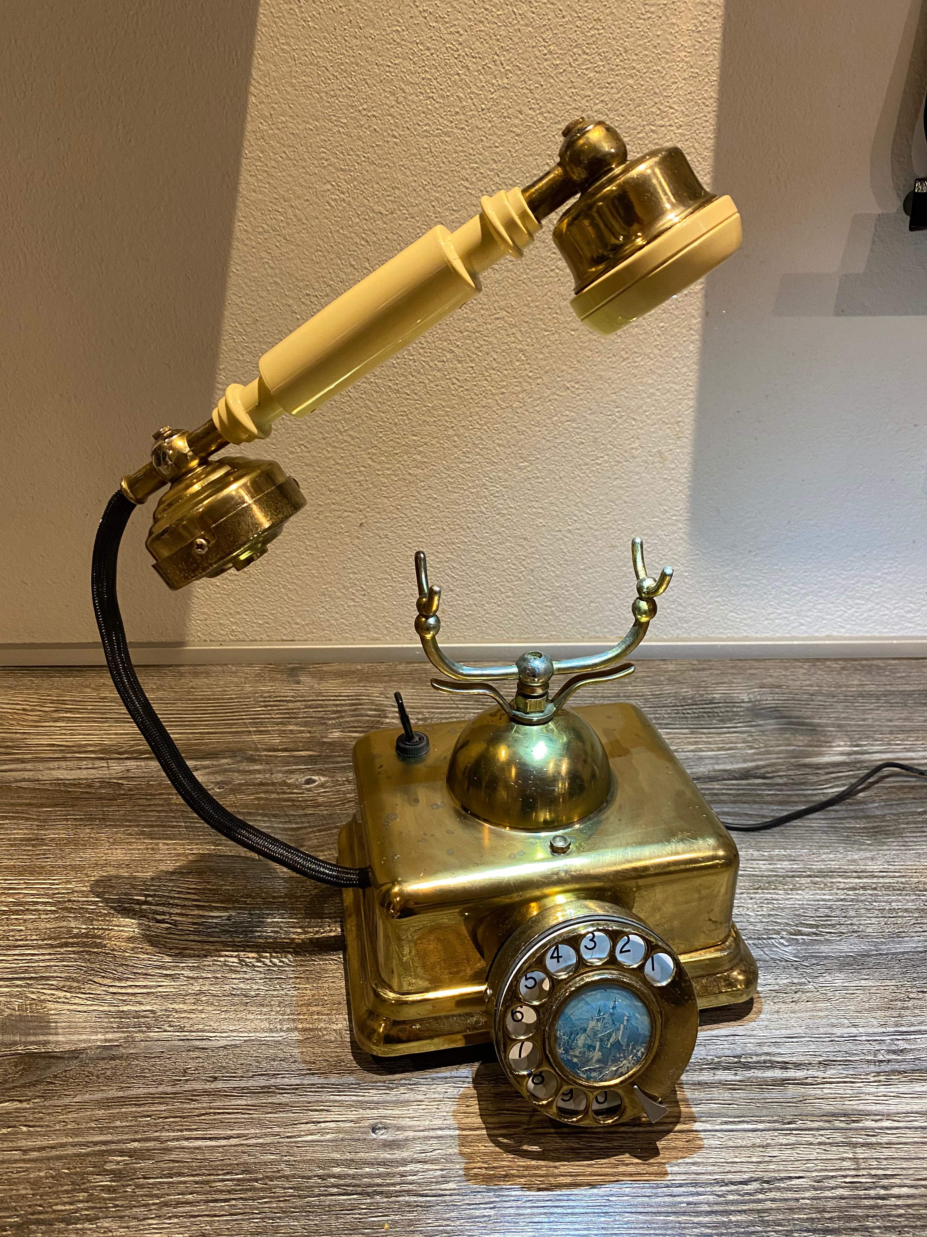 Messingtelefon lavet til bordlampe 